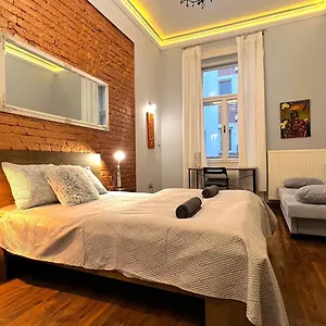Apartament V6 By Small, Budapeszt